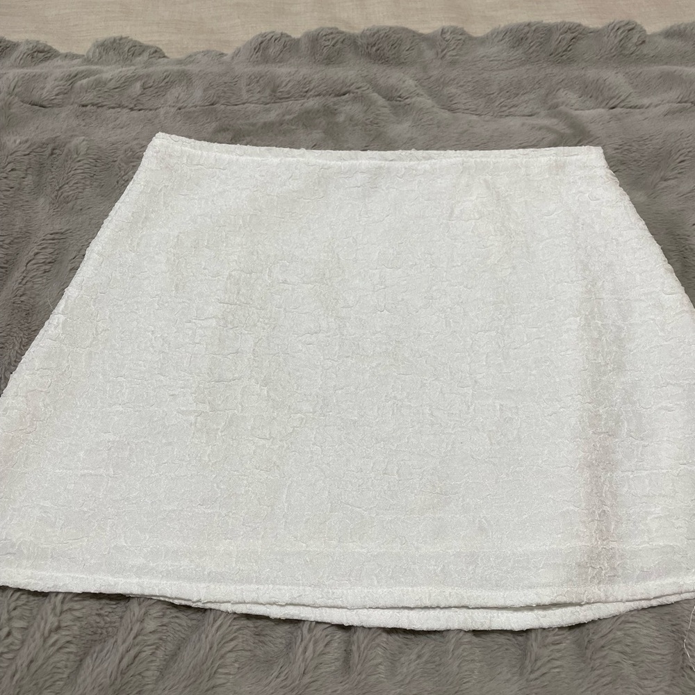 Chic White Mini Skirt